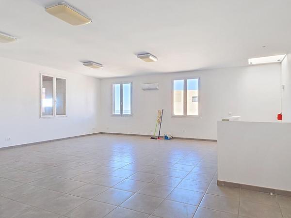 Local professionnel 160 m2  BUREAUX