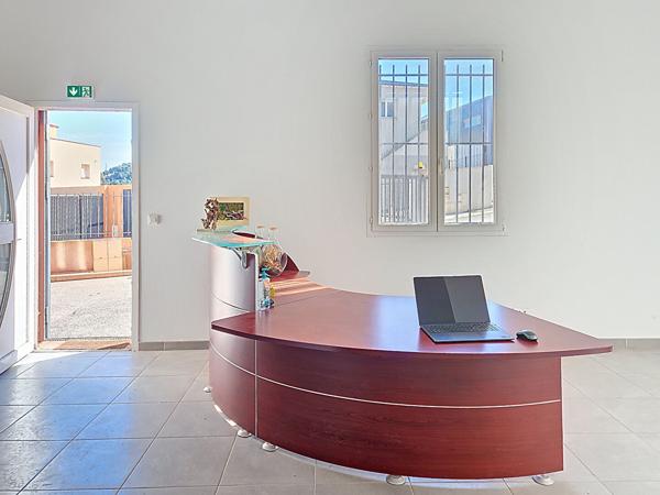 Local professionnel 160 m2  BUREAUX