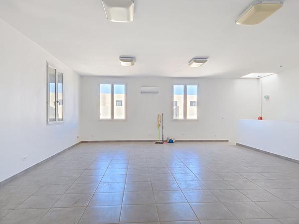 Local professionnel 160 m2  BUREAUX