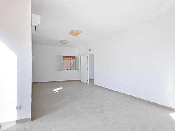 Local professionnel 160 m2  BUREAUX