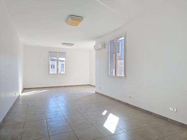 Local professionnel 160 m2  BUREAUX