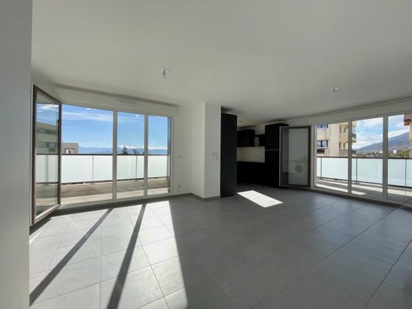 Gex (01170) Appartement dernier étage avec trois chambres et deux terrasses