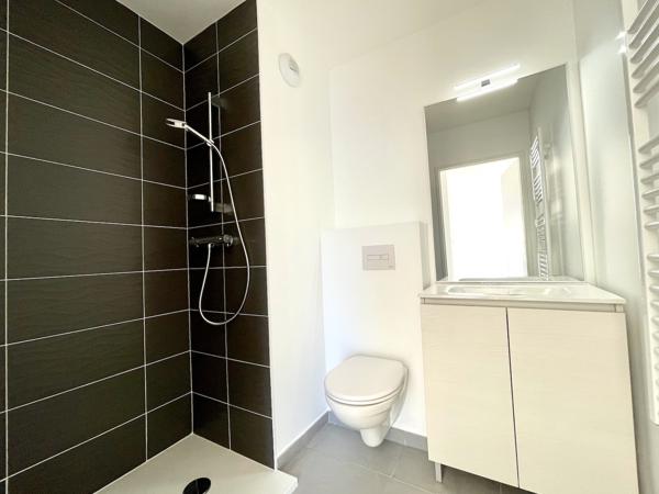 Gex (01170) Appartement dernier étage avec trois chambres et deux terrasses