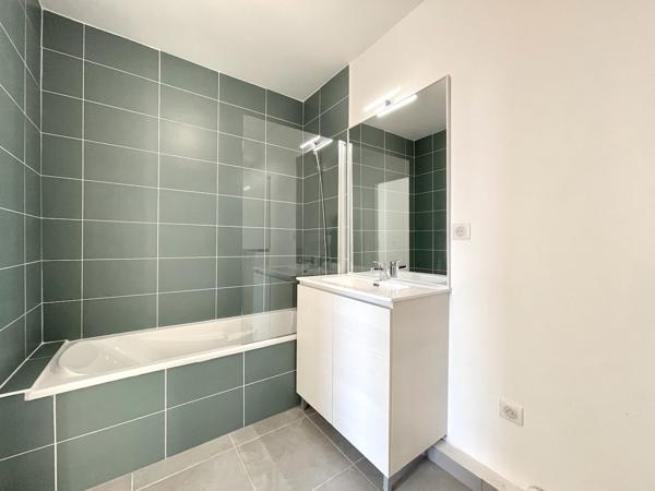 Gex (01170) Appartement dernier étage avec trois chambres et deux terrasses