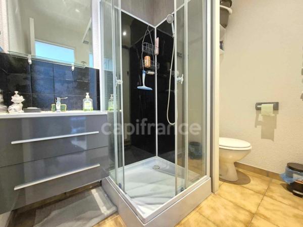 Appartement à vendre 2 pièces SAINT GEORGES DE DIDONNE (17), loggia fermée et isolée.