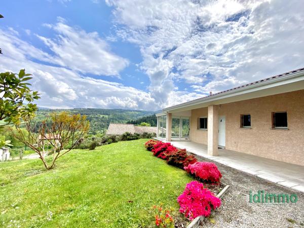 Maison de plain-pied conçue pour personne à mobilité réduite avec véranda d'exception sur un terrain de 1700 m Vanosc (07690)