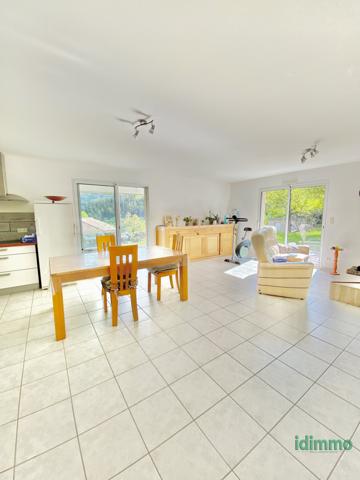 Maison de plain-pied conçue pour personne à mobilité réduite avec véranda d'exception sur un terrain de 1700 m Vanosc (07690)