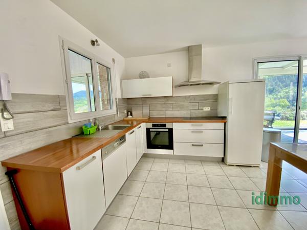 Maison de plain-pied conçue pour personne à mobilité réduite avec véranda d'exception sur un terrain de 1700 m Vanosc (07690)