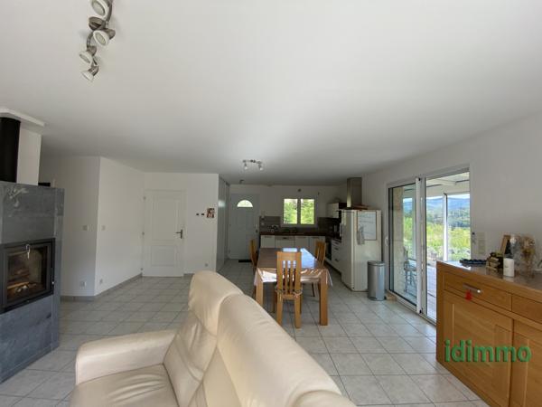 Maison de plain-pied conçue pour personne à mobilité réduite avec véranda d'exception sur un terrain de 1700 m Vanosc (07690)