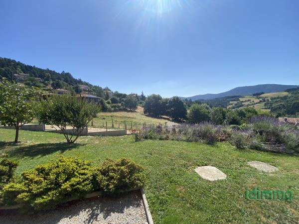 Maison de plain-pied conçue pour personne à mobilité réduite avec véranda d'exception sur un terrain de 1700 m Vanosc (07690)