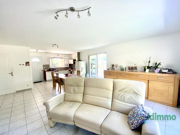 Maison de plain-pied conçue pour personne à mobilité réduite avec véranda d'exception sur un terrain de 1700 m Vanosc (07690)