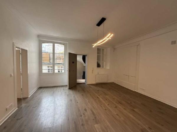 Bureaux à louer à PARIS 75003