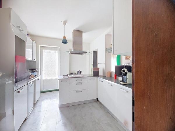 Maison de ville située à proximité des commerces