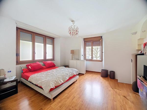 Maison de ville située à proximité des commerces