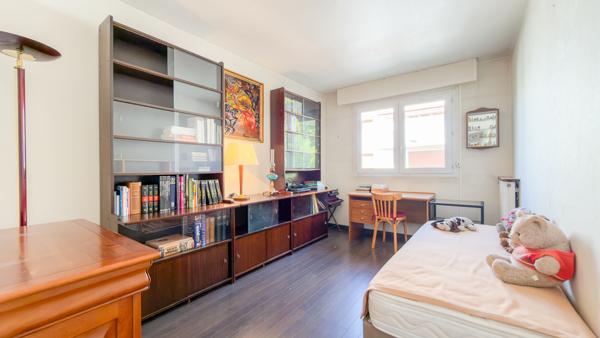 Appartement 3 pièce(s) 68.51 m2 au dernier étage avec ascenseur