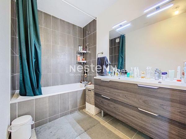 A vendre - Appartement T4 en duplex de près de 97 m² avec terrasse, stationnement et ascenseur dans résidence récente (2022) "Angers Gare"