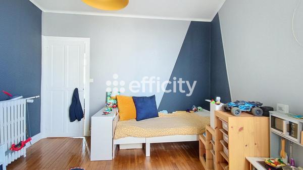 Appartement
         4 pièces
        - 91 m² 283 500 €*