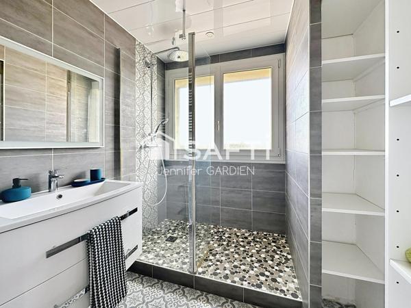 TRES JOLI T4 RENOVE - SUR BLANQUEFORT PROCHE DU PARC MAJOLAN -  - 3 CHAMBRES - 2 BALCONS - GRANDE CAVE