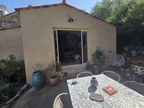 Maison de village authentique avec jardin à Bilia – 114 m² sur 3 niveaux Bilia (20100)