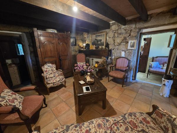 Maison de village authentique avec jardin à Bilia – 114 m² sur 3 niveaux Bilia (20100)