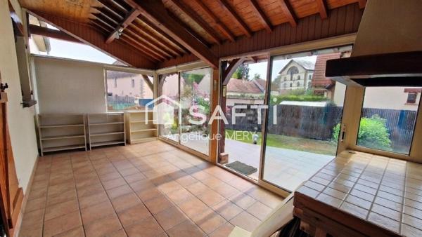 Maison familiale avec jardin arboré, véranda chauffée et chambre de plain-pied