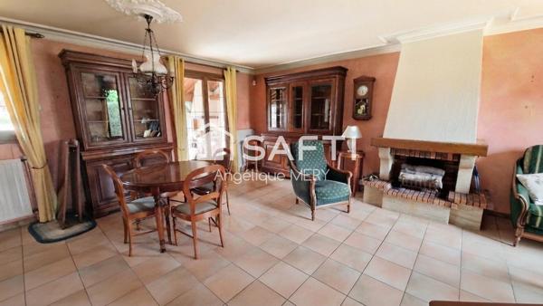 Maison familiale avec jardin arboré, véranda chauffée et chambre de plain-pied