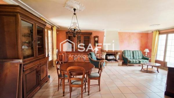 Maison familiale avec jardin arboré, véranda chauffée et chambre de plain-pied