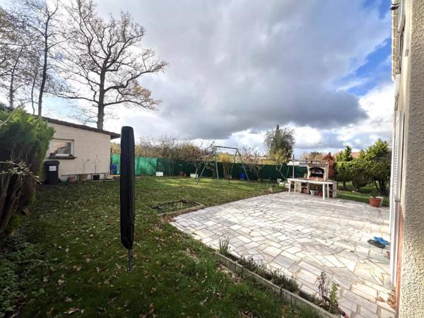maison 5 pièces-4 chambres-garage-jardin avec cabanon