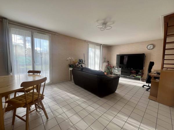 maison 5 pièces-4 chambres-garage-jardin avec cabanon