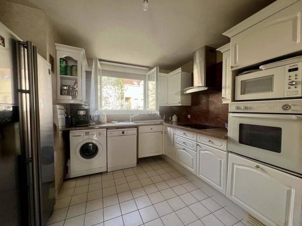 maison 5 pièces-4 chambres-garage-jardin avec cabanon