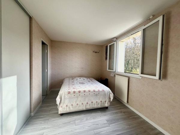 maison 5 pièces-4 chambres-garage-jardin avec cabanon