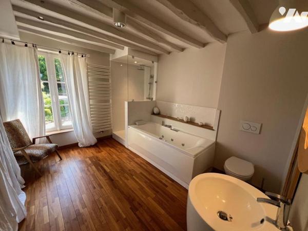 RARE A LA VENTE ORBEC MAISON DE CARACTERE AUX PRESTATIONS DE QUALITES AVEC TRES BEAU PARC ARBORE