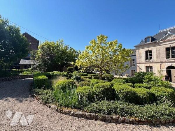 RARE A LA VENTE ORBEC MAISON DE CARACTERE AUX PRESTATIONS DE QUALITES AVEC TRES BEAU PARC ARBORE