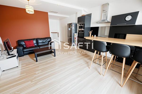 Maison de ville rénovée, terrasse, cour et garage