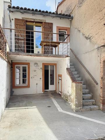 Maison de ville rénovée, terrasse, cour et garage