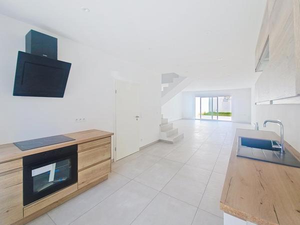Maison entièrement rénovée avec 3 chambres, 1 bureau, terrasse et jardin aux portes des frontières !