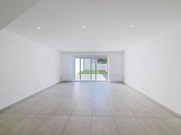 Maison entièrement rénovée avec 3 chambres, 1 bureau, terrasse et jardin aux portes des frontières !
