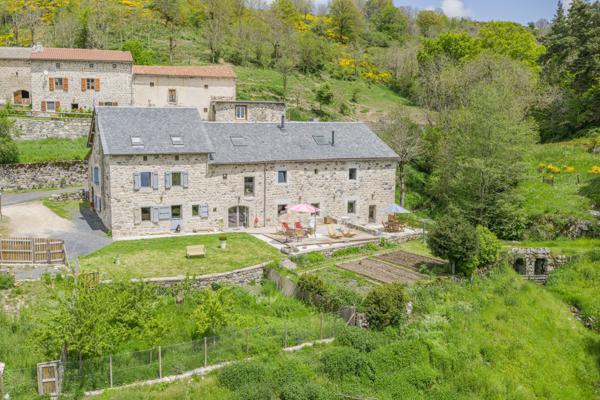 Le Malzieu-Ville (48140) Magnifique corps de ferme entièrement rénové, cadre exceptionnel, Lozère, secteur Margeride