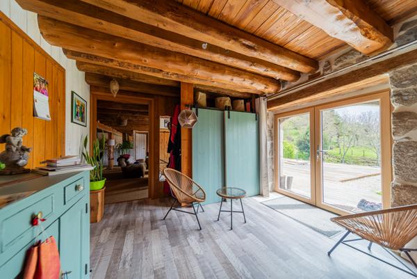 Le Malzieu-Ville (48140) Magnifique corps de ferme entièrement rénové, cadre exceptionnel, Lozère, secteur Margeride