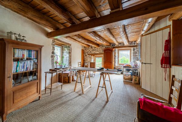 Le Malzieu-Ville (48140) Magnifique corps de ferme entièrement rénové, cadre exceptionnel, Lozère, secteur Margeride