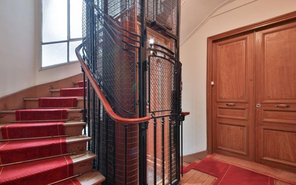 Appartement à vendre    4 pièces • 110,85 m2 Paris 16