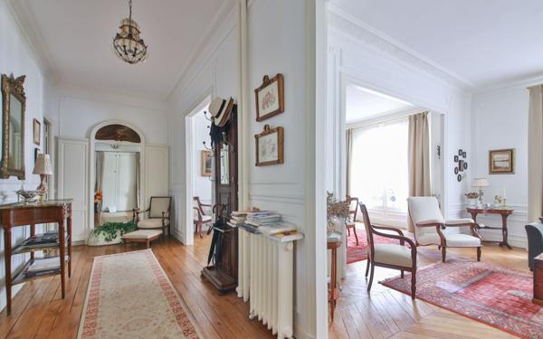 Appartement à vendre    4 pièces • 110,85 m2 Paris 16