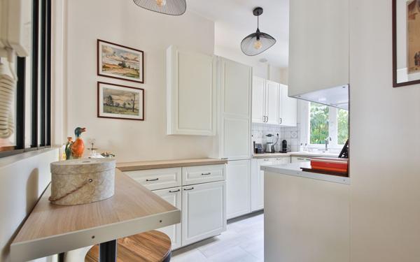 Appartement à vendre    4 pièces • 110,85 m2 Paris 16