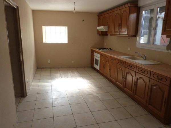 Maison de bourg avec cour interieure - LA ROCHE BLANCHE (63670)