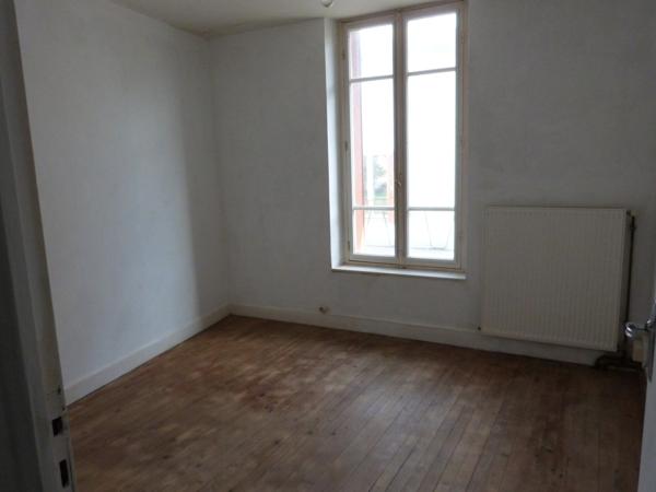 Maison de bourg avec cour interieure - LA ROCHE BLANCHE (63670)