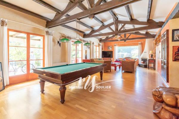 Propriété de 400 m² sur terrain paysagé de 3411m²