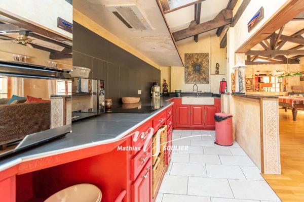 Propriété de 400 m² sur terrain paysagé de 3411m²