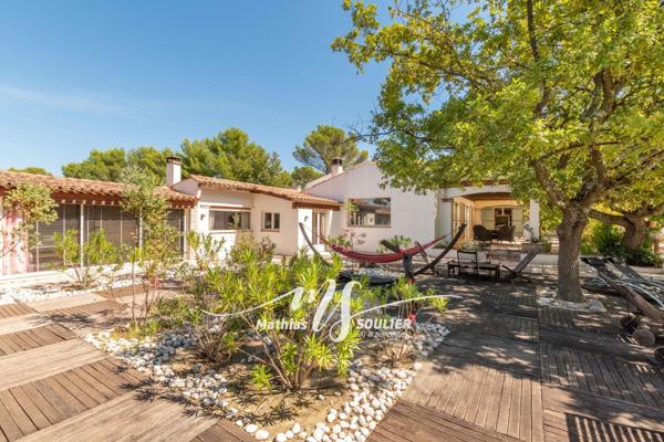 Propriété de 400 m² sur terrain paysagé de 3411m²