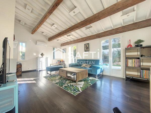 Rare à la vente - Maison d'environ 140 m² avec piscine proche à pied du  village de Velaux