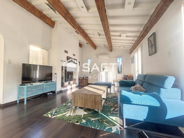 Rare à la vente - Maison d'environ 140 m² avec piscine proche à pied du  village de Velaux